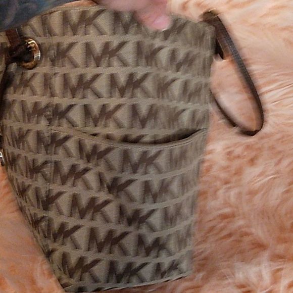 (1473) MICHAELΒ KORS LARGE BROWN MONOGRAM CANVAS TOTE π₯ - Picture 11 of 16